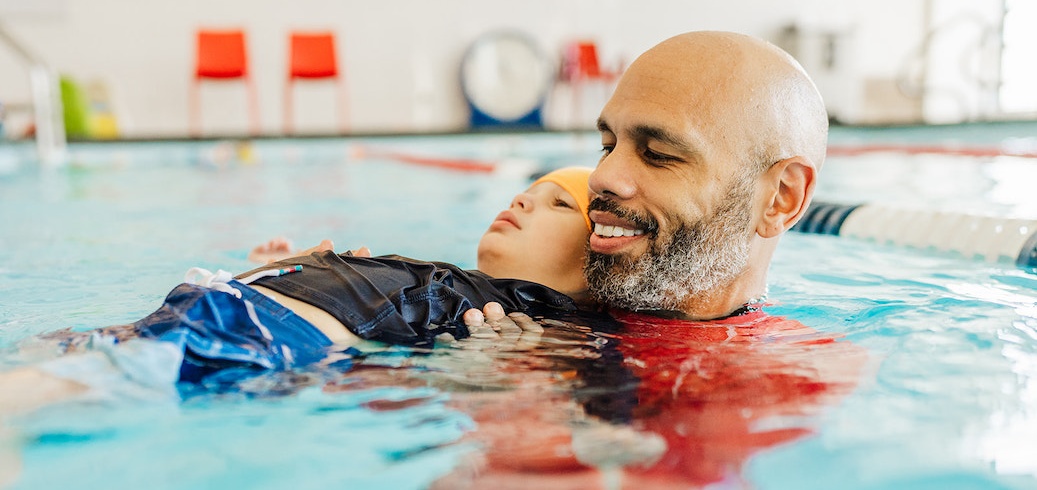 Swim instructor teaching a swimming lesson